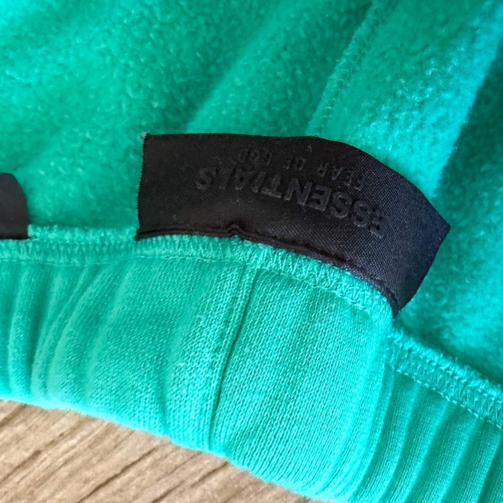 Men’s Essentials set - Picture 6 of 7